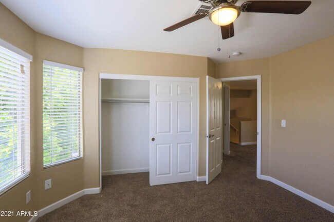 Building Photo - 7456 W Aurora Dr