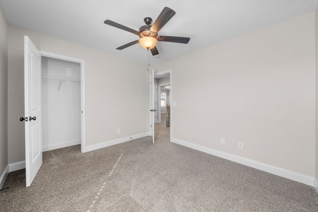 Building Photo - Pet Friendly Three Bedroom with Bonus!