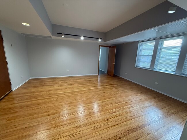 Building Photo - 4901 N Christiana Ave