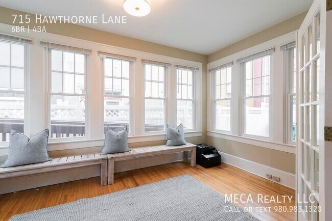 Building Photo - 715 Hawthorne Ln