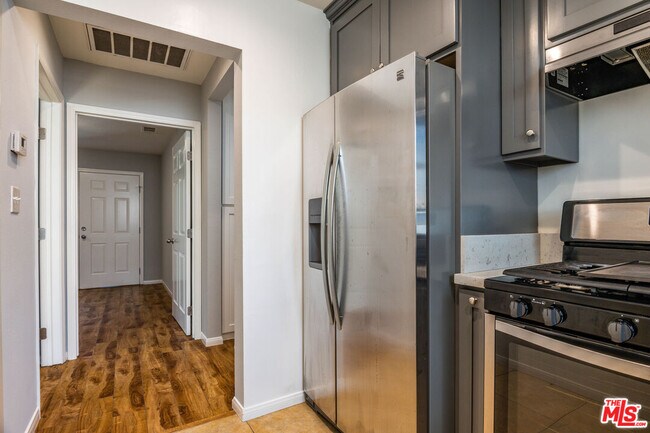 Building Photo - 1112 Ocean Park Blvd