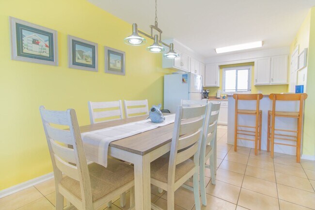 Building Photo - OFF-SEASON FURNISHED RENTAL