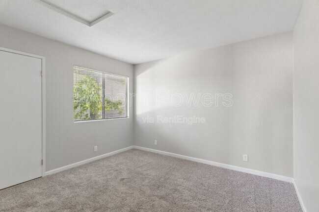Building Photo - 3180 Country Club Dr