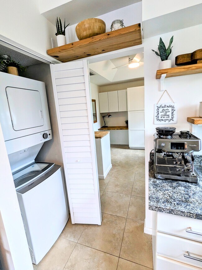 Building Photo - 23061 Aqua Vw