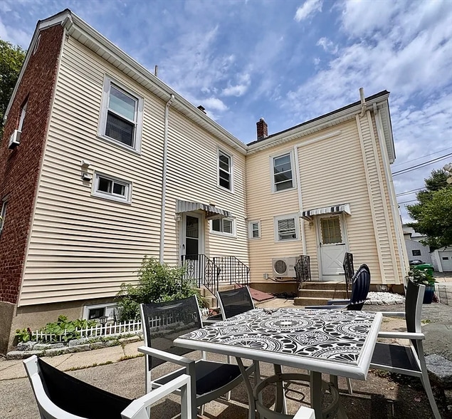 Building Photo - 34 Clinton St