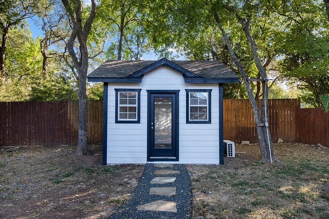 Building Photo - 3320 Elija St