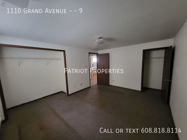 Building Photo - 2 bed/1 bath apartment in Prairie Du Sac, WI!
