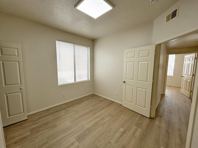 Building Photo - 1105 Meadowlark Way SE