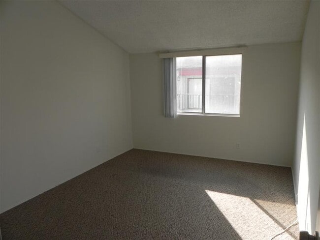 Building Photo - 2BR/2BA LOFT CONDO IN BIXBY KNOLLS