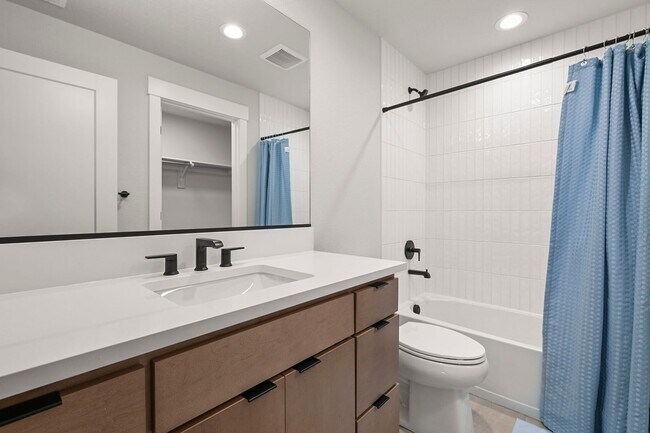 Building Photo - 3354 Crest Hollow View