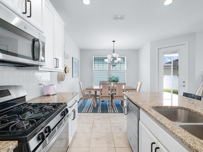 Building Photo - Resort-Style Living in a Spacious 4-Bedroo...
