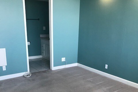 Master Bed and Bath - 450 W 7th St
