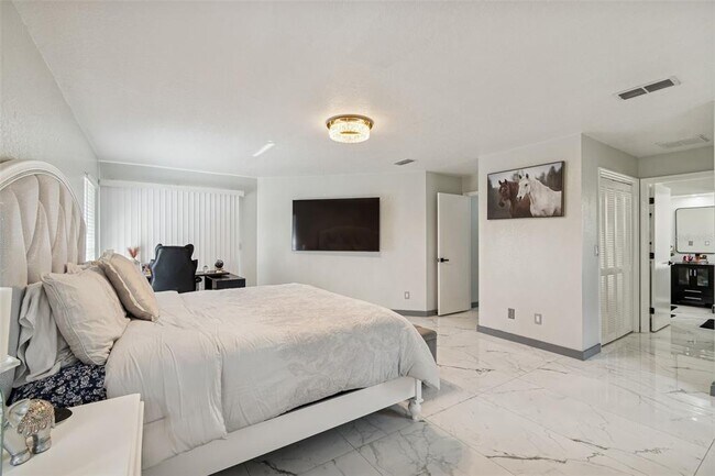 Building Photo - 1062 Greenturf Rd