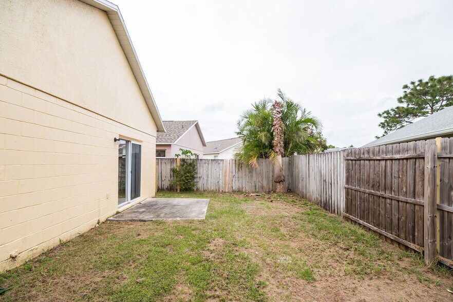 Building Photo - 467 Briar Bay Cir