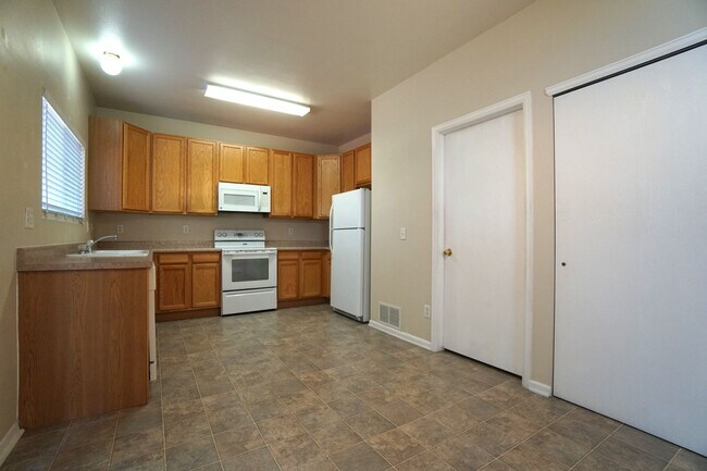 Building Photo - 7184 Westerner Dr