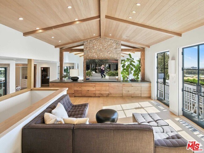 Building Photo - 657 Perugia Way