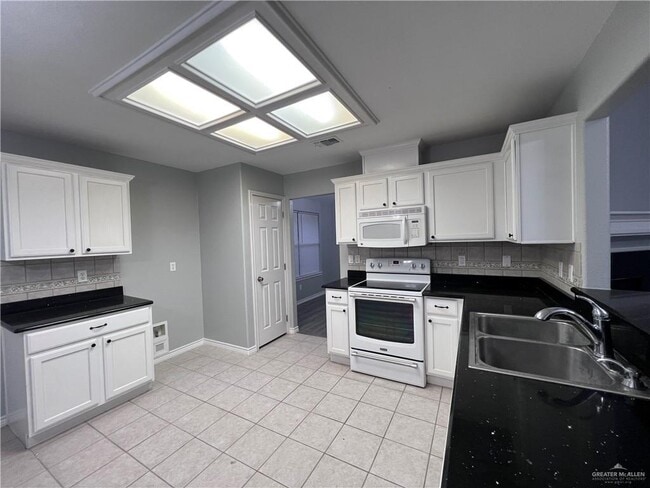 Building Photo - 3308 San Benito St