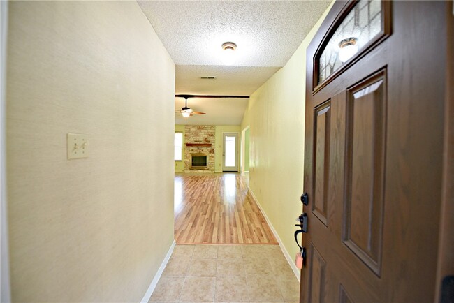 Building Photo - 4604 Pelham Dr