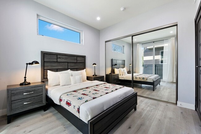 Building Photo - 13637 N Fellows Ave