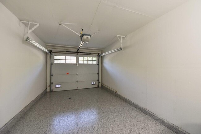 Building Photo - 355 Stanford Ct