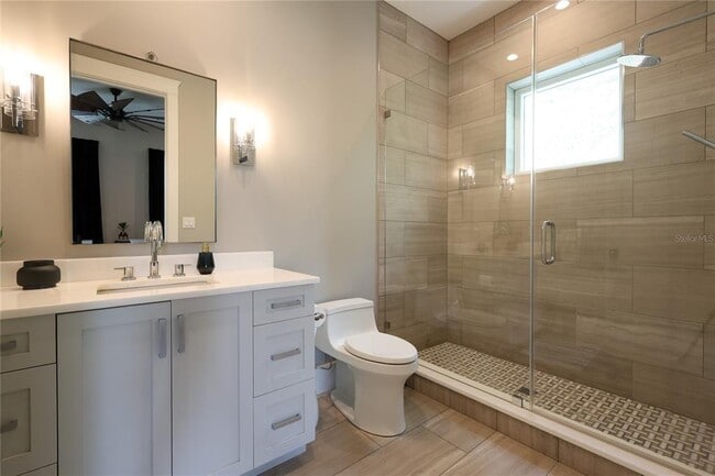 Building Photo - 2402 W Parkland Blvd