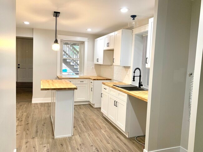 Building Photo - 1943 N Winchester Ave