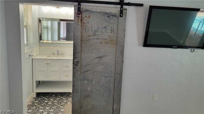 Building Photo - 1403 Davis Dr