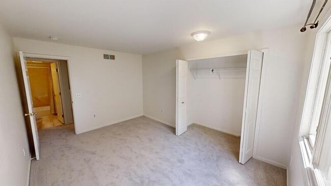 Building Photo - 455 Village Oaks Ct