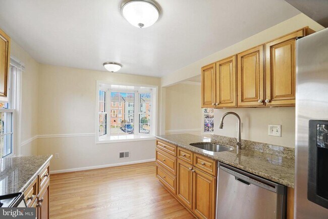 Building Photo - 4339 Cedarlake Ct