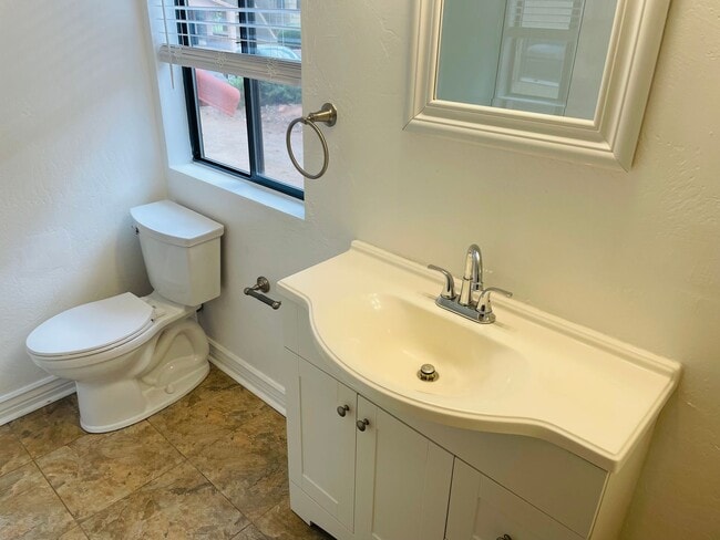 Building Photo - 586
