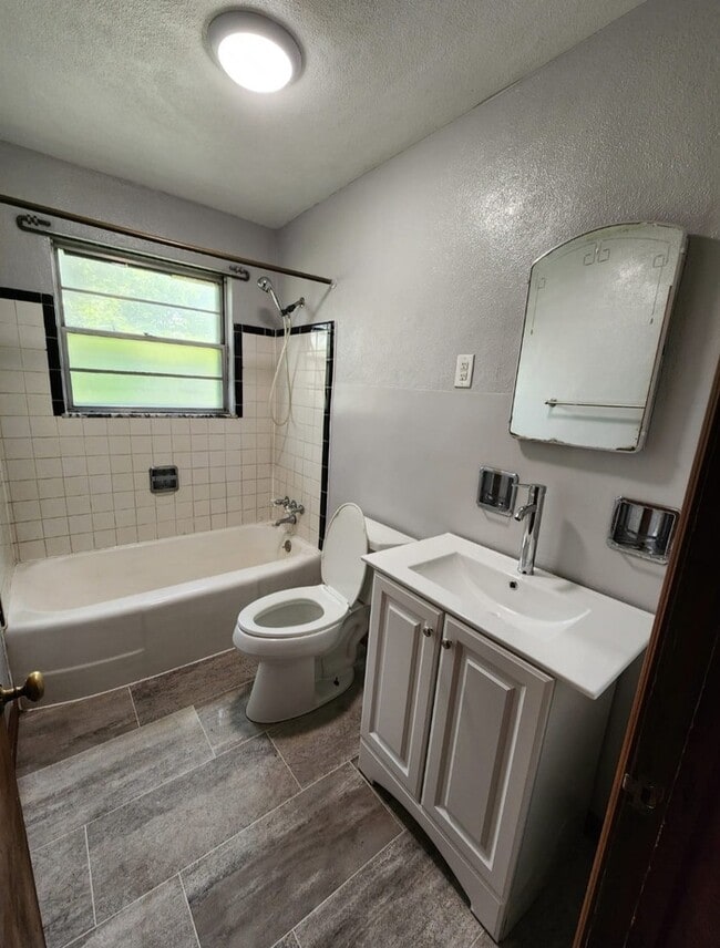 Building Photo - Duplex