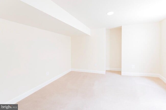 Building Photo - 3164 Lawrin Ct