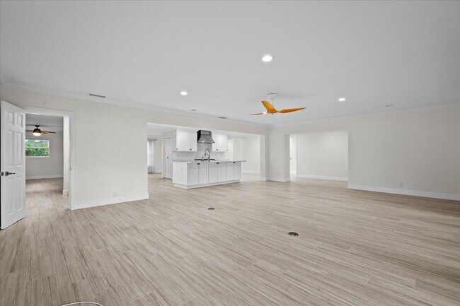 Building Photo - 12831 Shore Dr