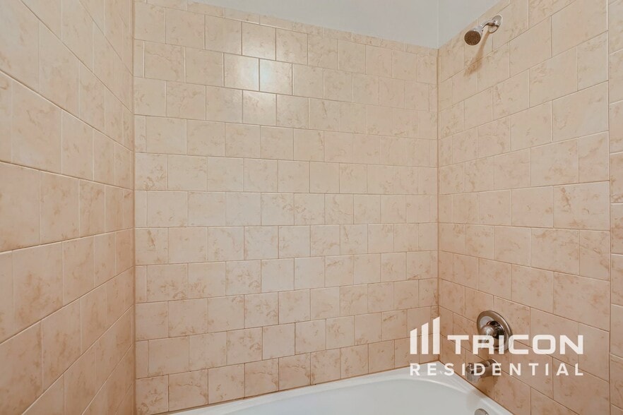 Building Photo - 1426 Rapids Ct