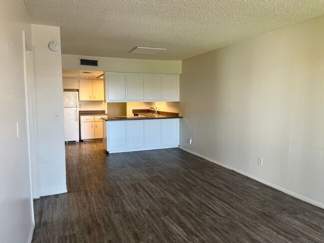 Building Photo - Upstairs 2 Bedroom 2 Bath In Mesa!
