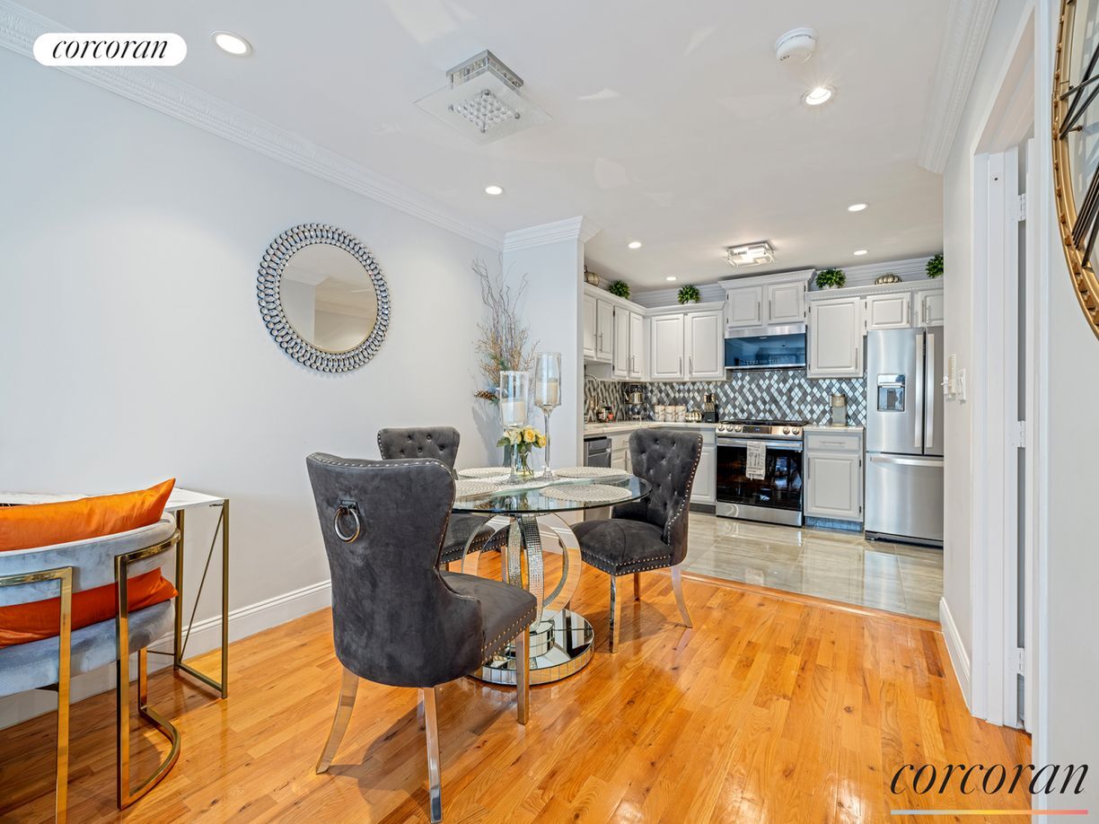 Building Photo - 328A Hart St