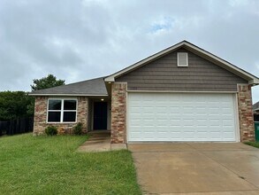 Building Photo - 3 Bed, 2 Bath Home for Rent in Yukon