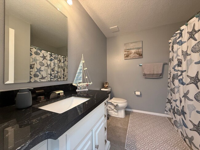 Building Photo - Beautiful updated 3 bedroom 2 bathroom home in Bayberry Lakes