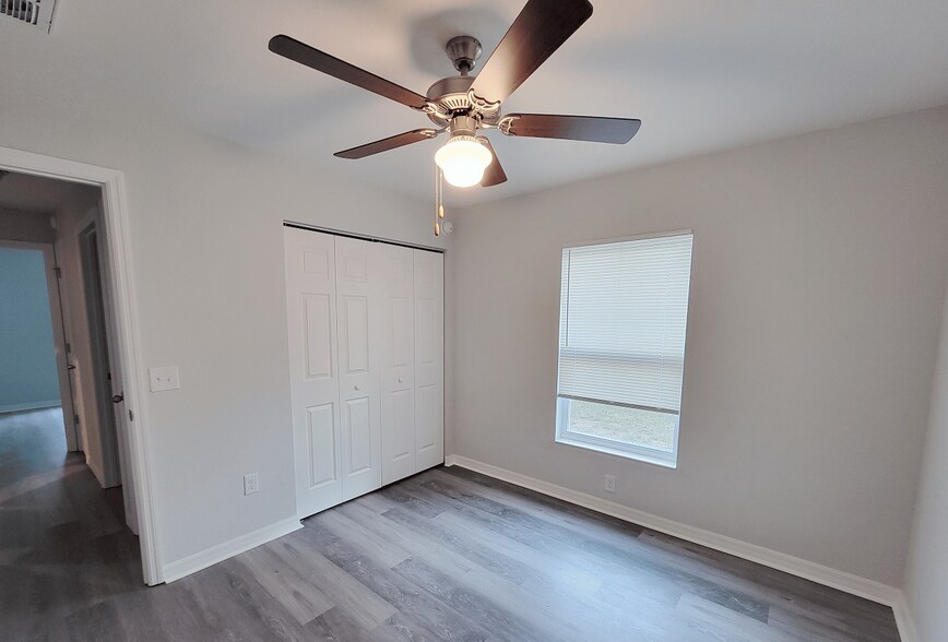 Building Photo - 329 Marion Oaks Blvd