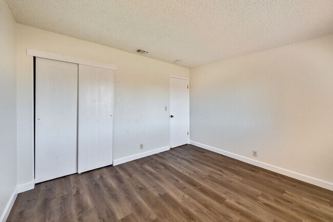 Building Photo - 3 Bedroom Home with Fireplace and LVP Flooring & 2-Car Garage!