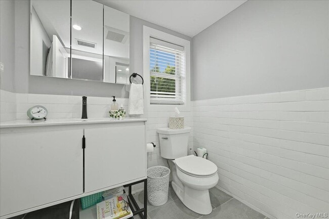 Building Photo - 5 Carlton Ave