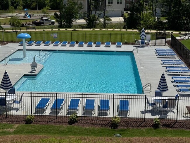 Building Photo - Renaissance at White Oak