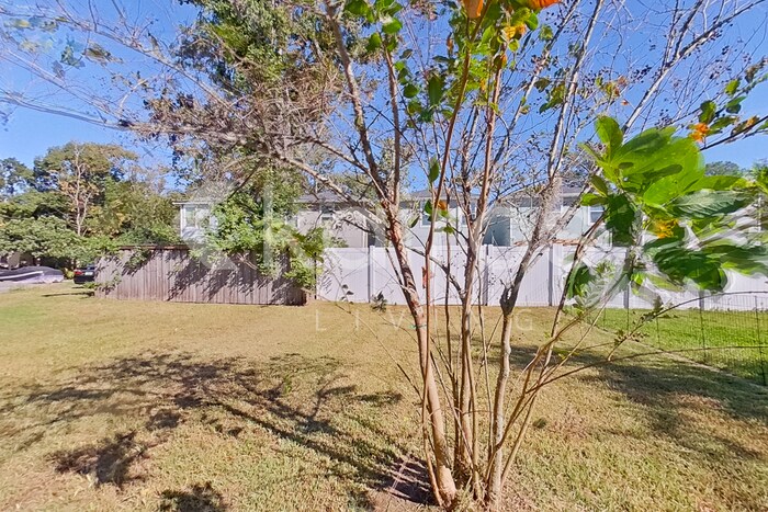 Building Photo - 1305 Mull St