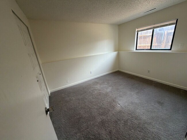 Building Photo - 4463 E Pikes Peak Ave