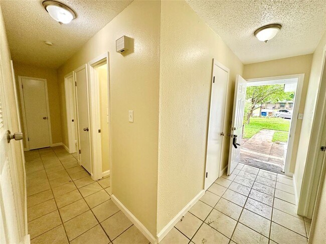 Building Photo - 5206 Regency Cove