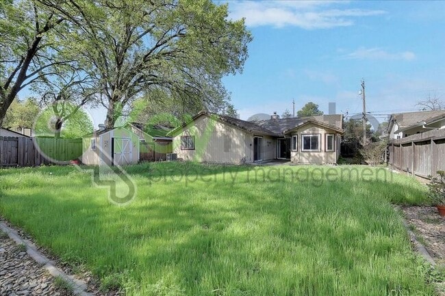 Building Photo - 2624 Walnut Ave