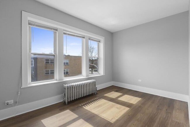 Building Photo - 2 bedroom in Chicago IL 60618