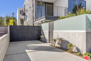 Building Photo - 2019 Barry Ave