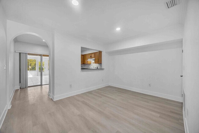 Building Photo - 727 Kensington Lake Cir