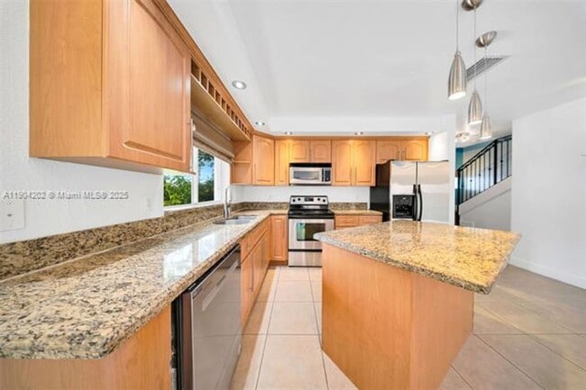 Building Photo - 2814 SW 27th St